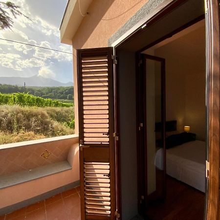 Tenuta Kiwi Dell'Etna Milo Bagian luar foto